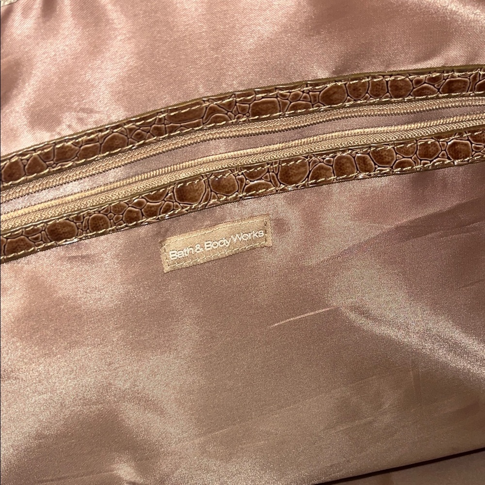 Bath & Body Works Sherpa & Faux Suede Weekender Bag - Picture 8 of 13